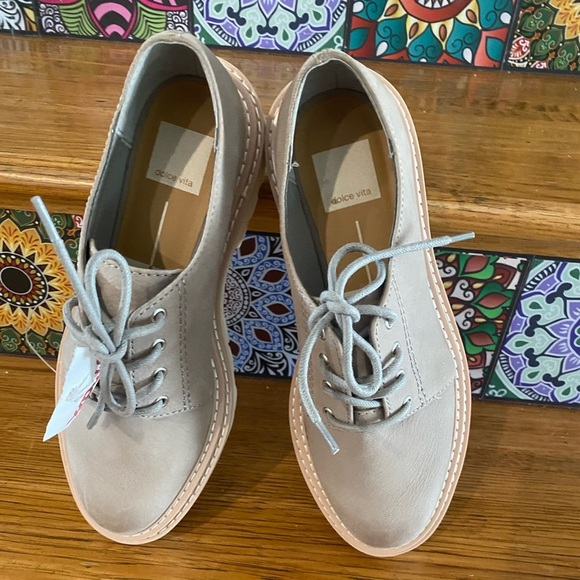 NWT DOLCE VITA leather shoes with white high rise soles! NEUTRAL & FUN!! - Picture 3 of 10